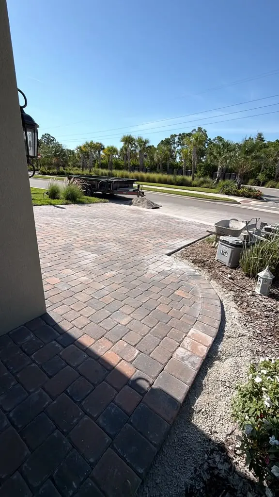 Curved Tremron Driftwood Olde Town paver driveway in Nokomis, Florida